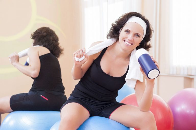 una signora atletica in palestra